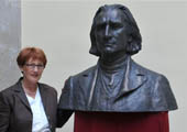 Hungary presents statue of Franz Liszt to CSM